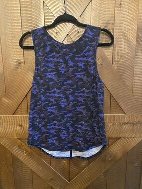 Lululemon Sculpt Tank Hounds Camo Emperor Black/Purple Size 6 keyhole back